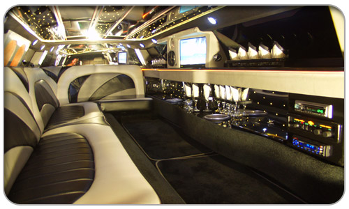 10 passenger crysler limousine